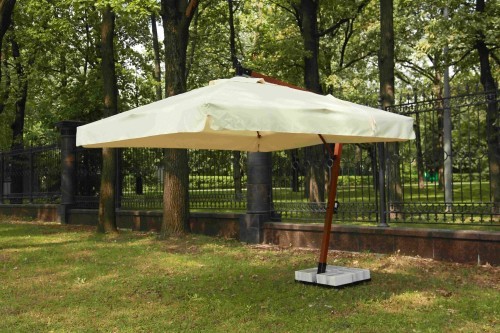 Садовый зонт MAESTRO WOOD (Маэстро вууд) цвет бежевый для кафе с боковой деревянной опорой