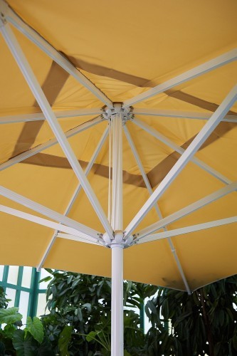 Зонт для кафе MISTRAL 300 квадратный бежевый на центральной опоре с основанием