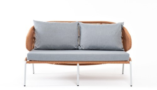 Милан диван 2-местный плетеный из роупа, каркас алюминий светло-серый (RAL7035) шагрень, роуп оранжевый меланж круглый, ткань светло-серая