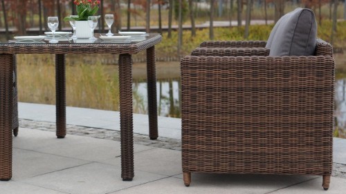 Обеденная группа серии МАКИАТО коричневая на 4 персоны с двухместным диваном со стол 140х80 из плетеного искусственного ротанга